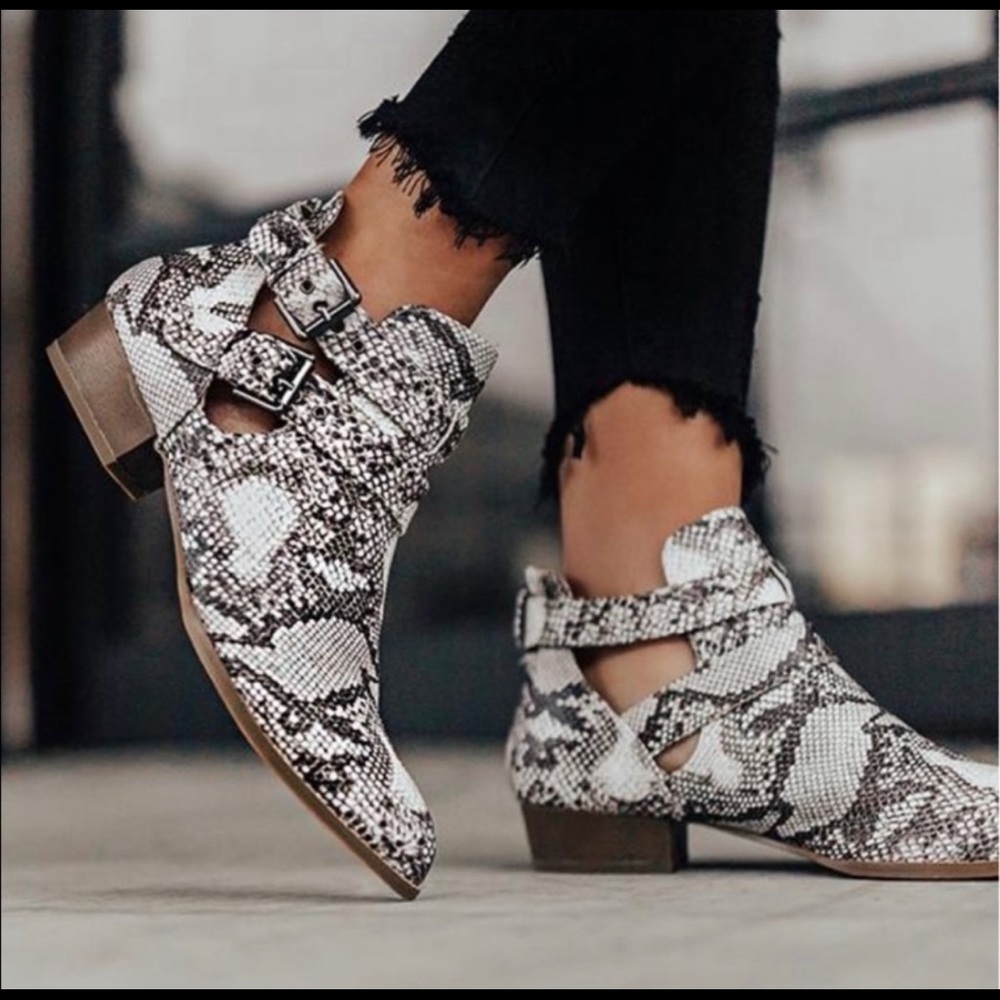 Animal Print Snake Print Bootie Boot Size 10 - image 1